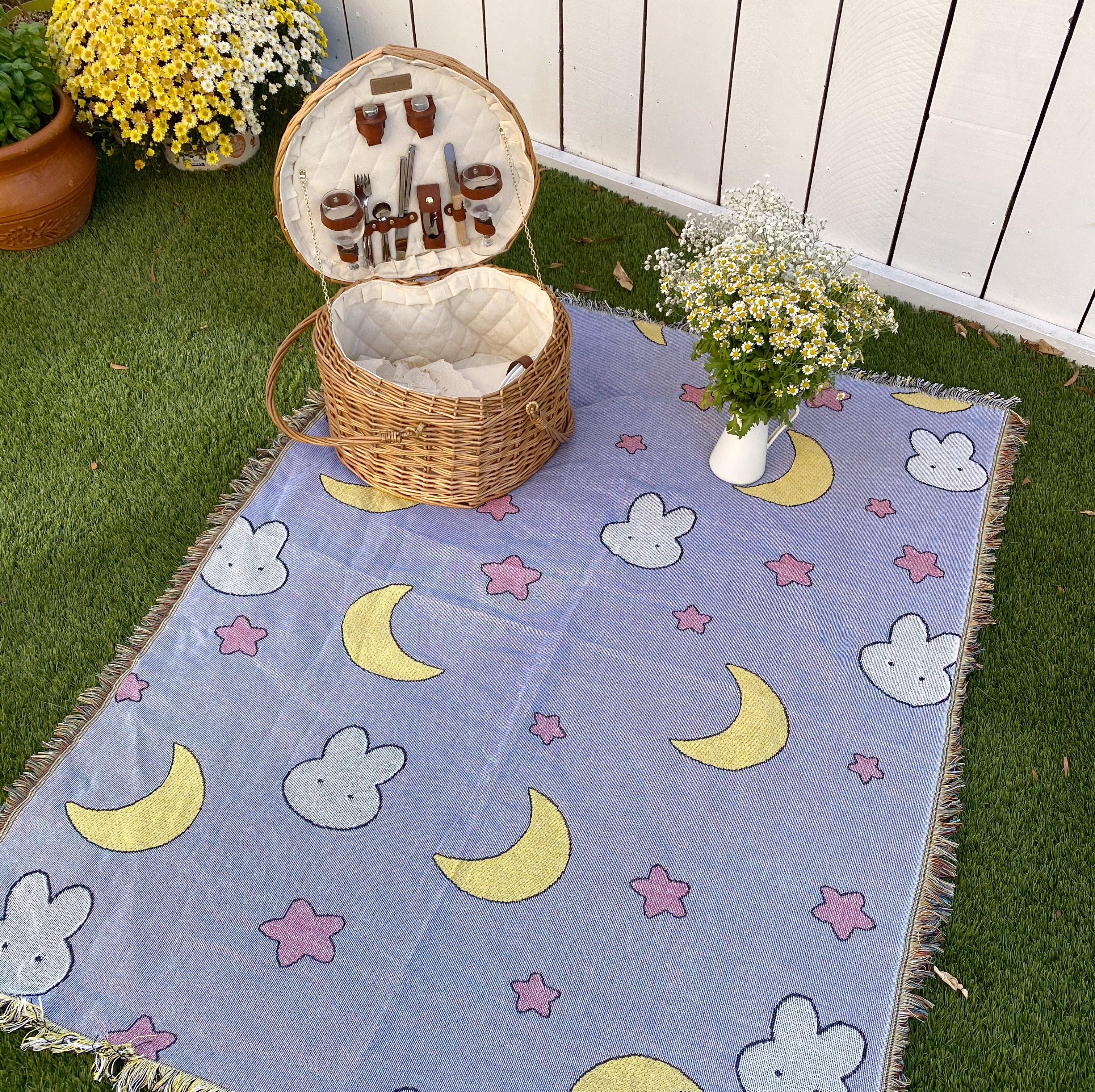 Magical girl woven blanket